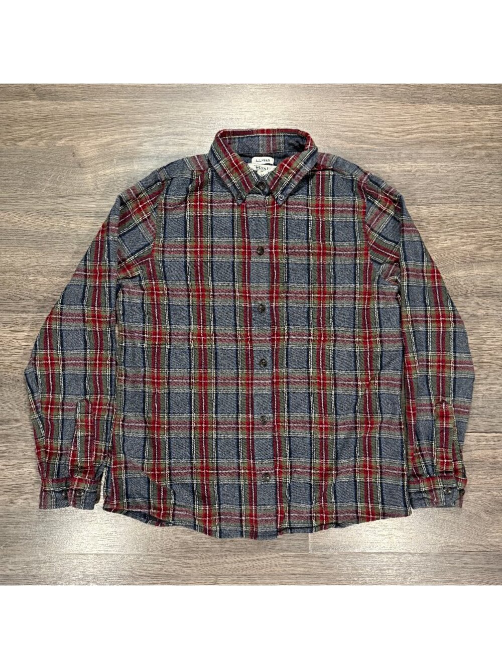 L.L. Bean Womenโs Scotch Plaid Flannel Relaxed Fit Shirt - Grey